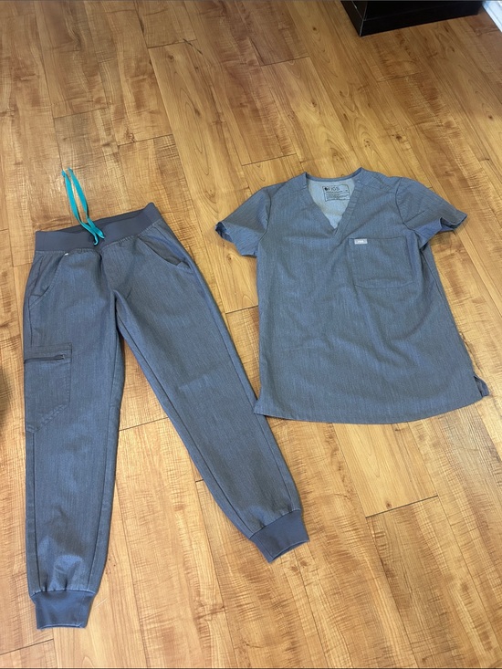 Figs Other - Figs Women's Heather Gray Scrub Set with Teal Drawstring